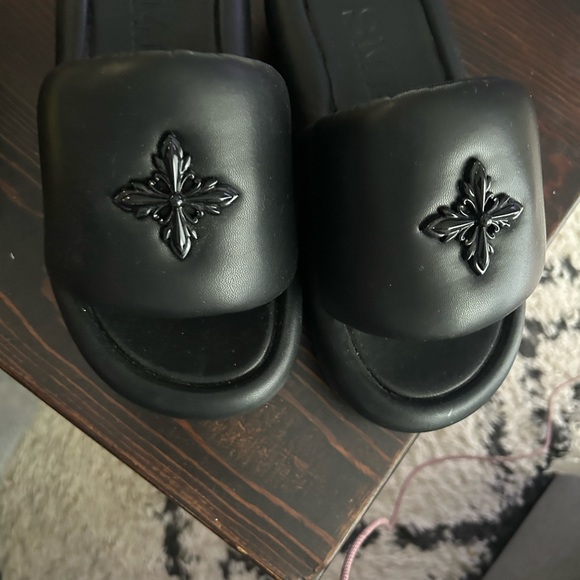 Magnolia Shoes - SMFK Magnolia bumper slippers size 7